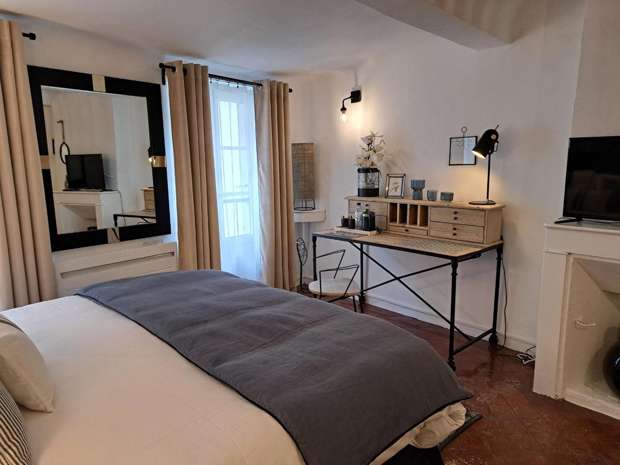 Hotel Le Patio De Sophie Sisteron Exterior foto
