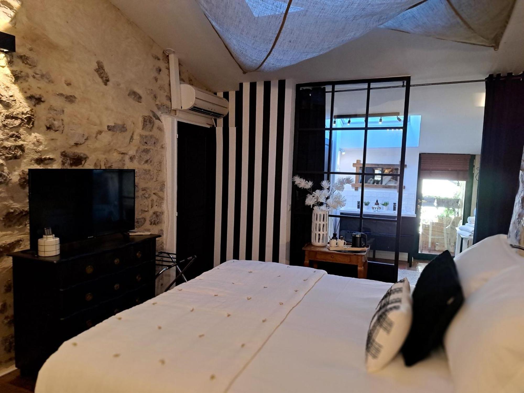 Hotel Le Patio De Sophie Sisteron Zimmer foto