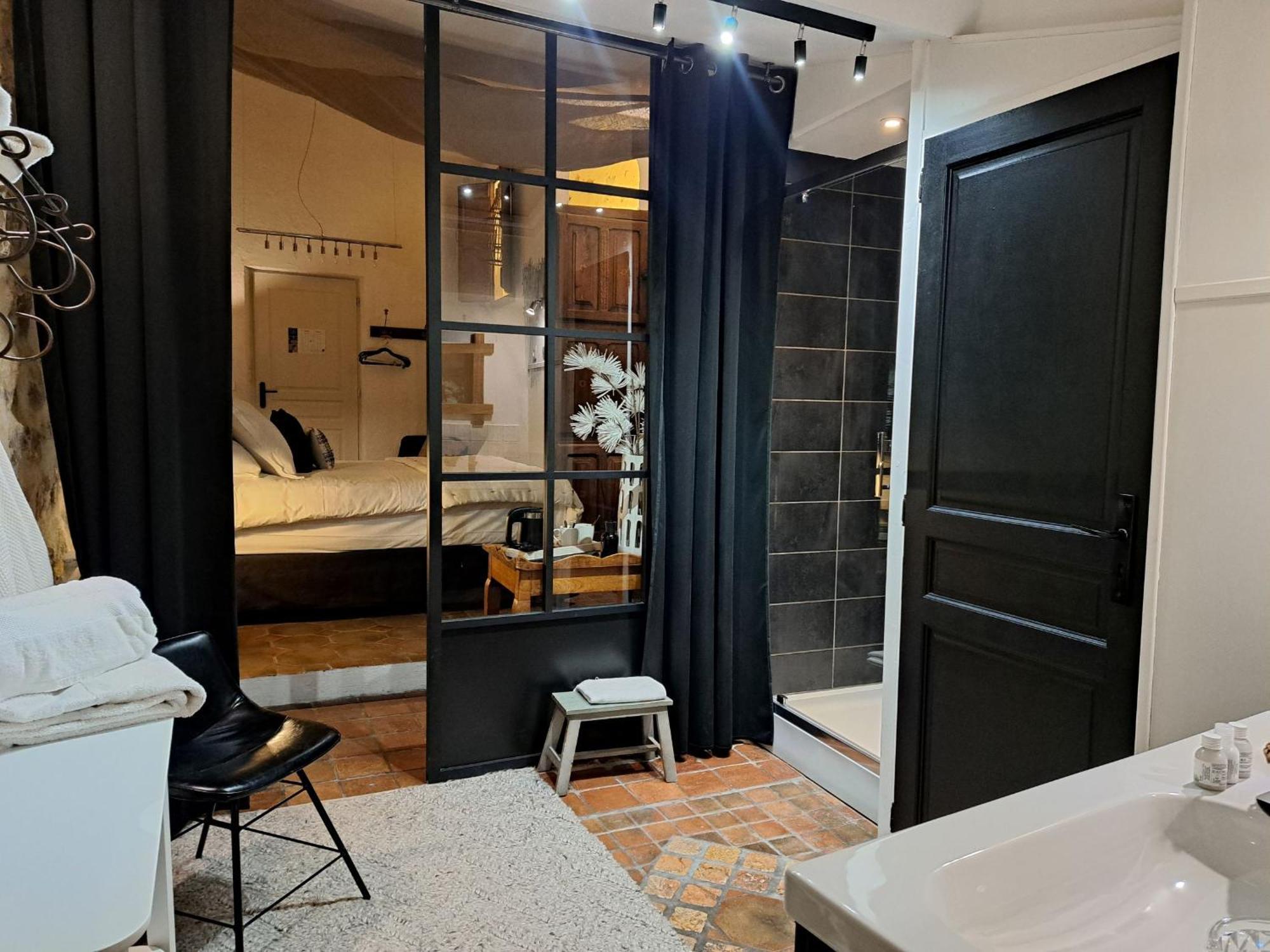 Hotel Le Patio De Sophie Sisteron Zimmer foto